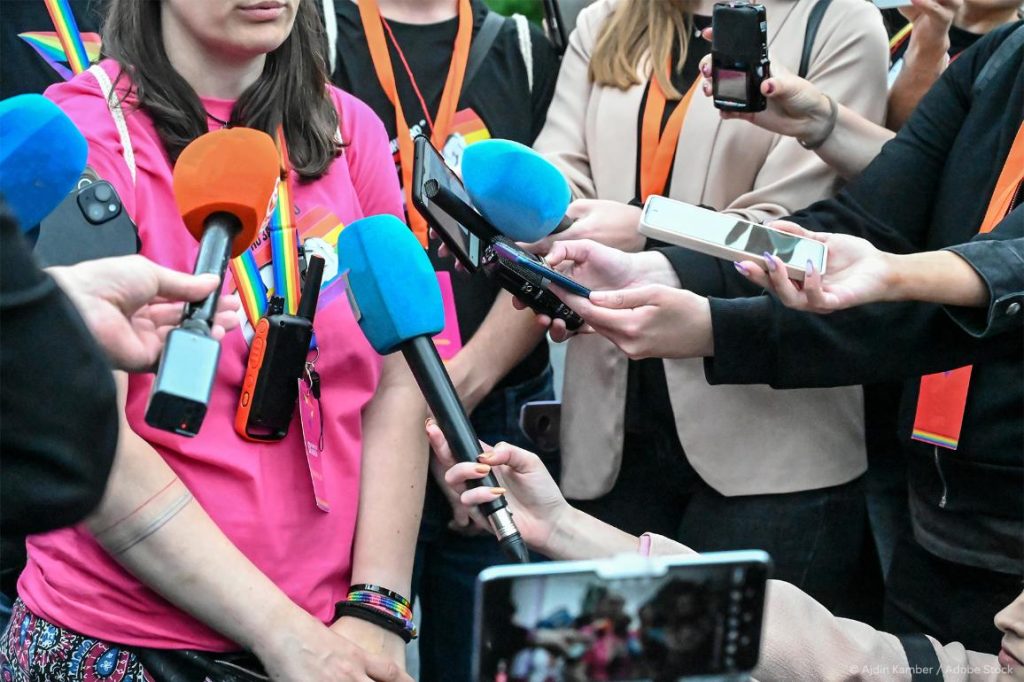 Πιο αυστηρούς κανόνες για την προστασία των δημοσιογράφων και την βιωσιμότητα των MME απαιτεί το Ευρωπαϊκό Κοινοβούλιο