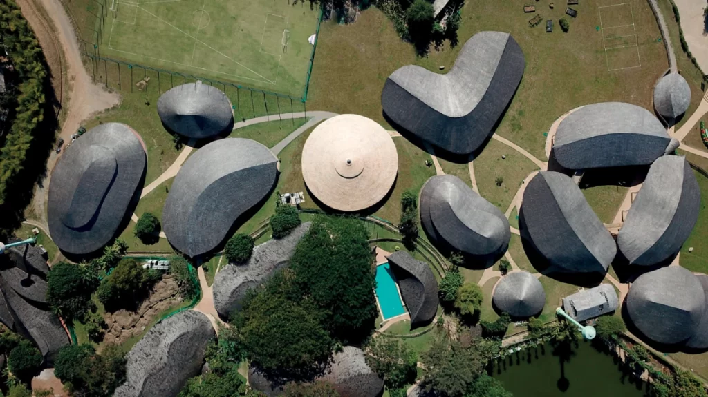 Panyaden International School: Κτίρια-θαύματα από λάσπη και μπαμπού