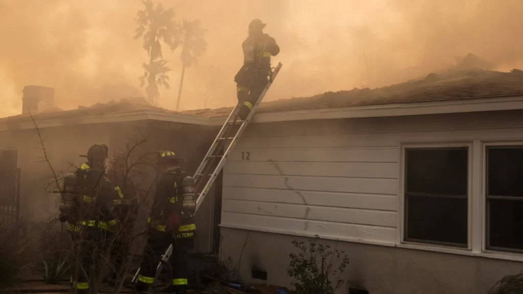 Τοξικοί καπνοί λόγω των πυρκαγιών: Σε κατάσταση υγειονομικής έκτακτης ανάγκης του Λος Άντζελες