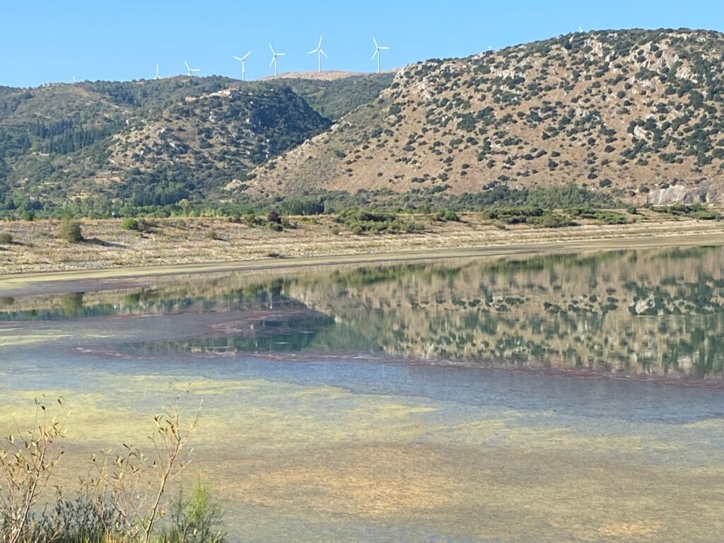 Λίμνη Τάκα: Η Λειψυδρία στην Καρδιά της Αρκαδίας Αποκαλύπτει τις Προκλήσεις της Κλιματικής Αλλαγής
