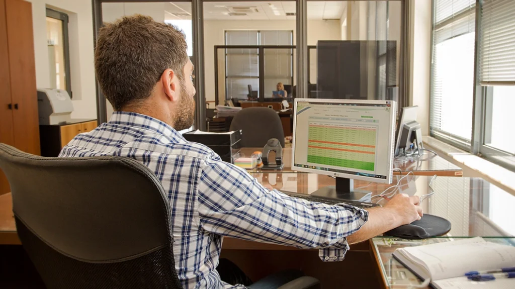 EIU: Οι 5 παγκόσμιες τάσεις βιωσιμότητας που επανακαθορίζουν τον επιχειρηματικό κίνδυνο το 2026