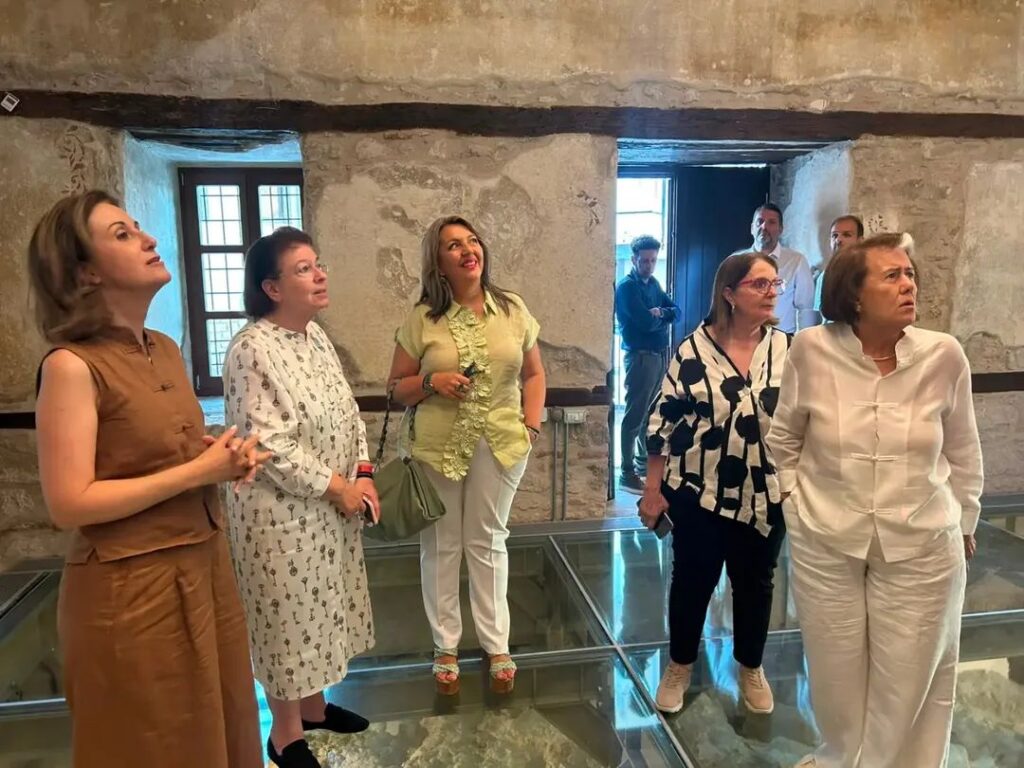 Επίσκεψη της Λίνας Μενδώνη στην Καστοριά: Στο επίκεντρο η προστασία και ανάδειξη της πολιτιστικής κληρονομιάς