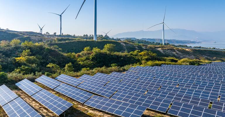 Πράσινη μετάβαση 4,77 δισ. ευρώ στην Ελλάδα: Αντλίες θερμότητας, ανακαινίσεις, ηλεκτρικά ΙΧ και λεωφορεία
