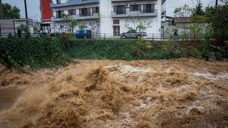 Κακοκαιρία στα Δωδεκάνησα: Υποχρεωτική παύση εργασιών και πρόστιμα 2.000 ευρώ ανά εργαζόμενο – Τα έκτακτα μέτρα του Υπουργείου Εργασίας
