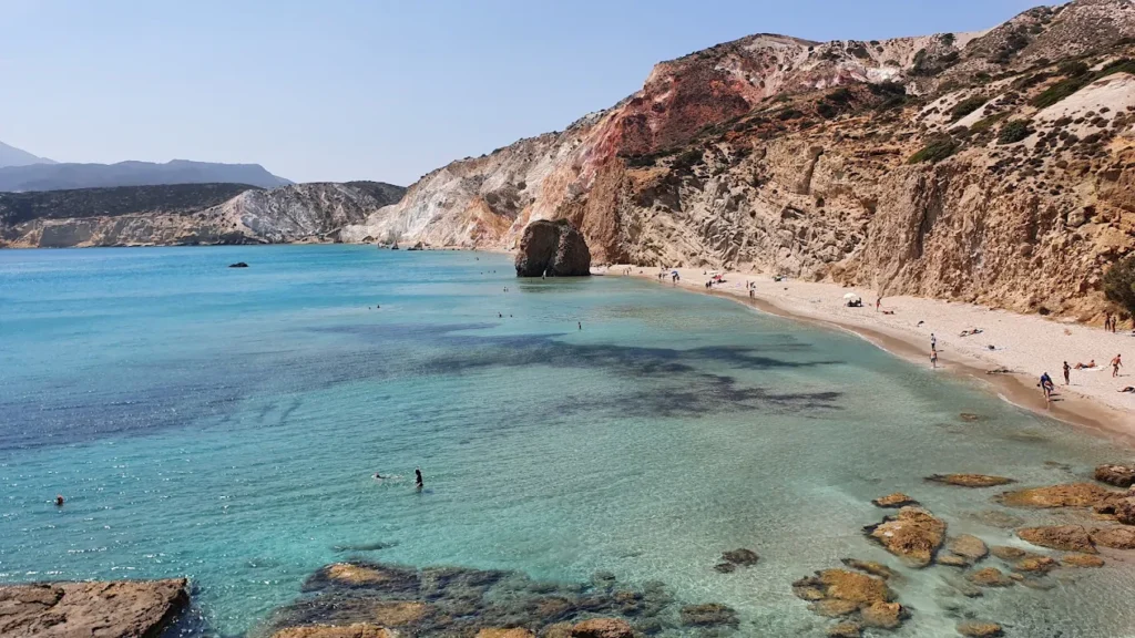 Μήλος: Η απάντηση της V Tourism για το Domes White Coast και την αδειοδότηση της επέκτασης
