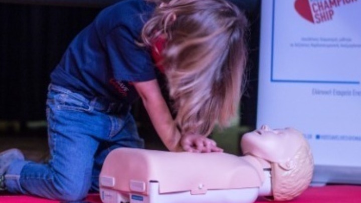 KIDS SAVE LIVES: Χιλιάδες μαθητές επιχειρούν νέο πανελλήνιο ρεκόρ ταυτόχρονης ΚΑΡΠΑ